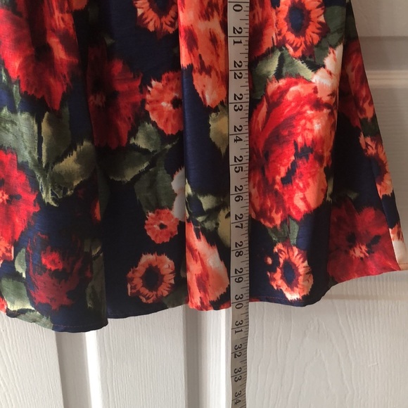 Beautiful Red Velvet/Gold Floral Dress Sz 12 - Picture 7 of 12